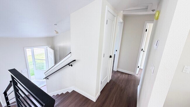 Building Photo - 10031 N Sunview Ln