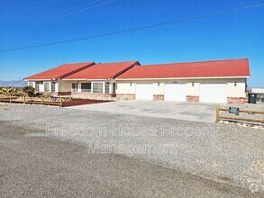 Building Photo - 3260 Helicopter Ave