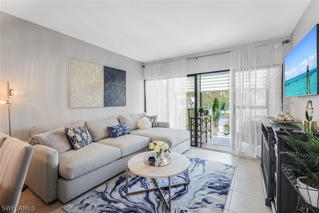Foto principal - 807 River Point Dr