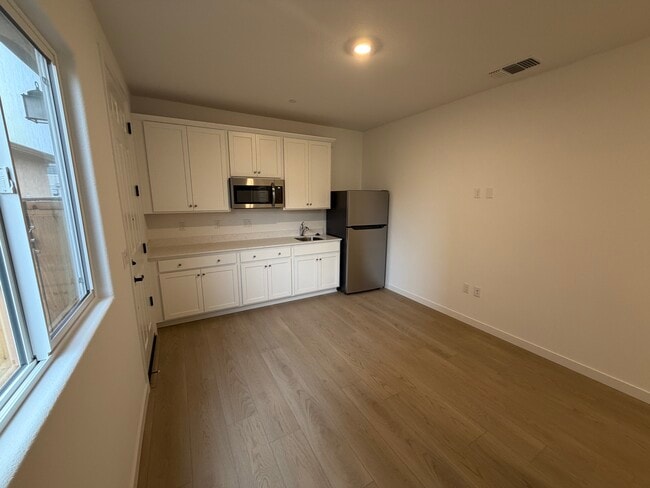 Building Photo - 10933 Admiral Cove Way