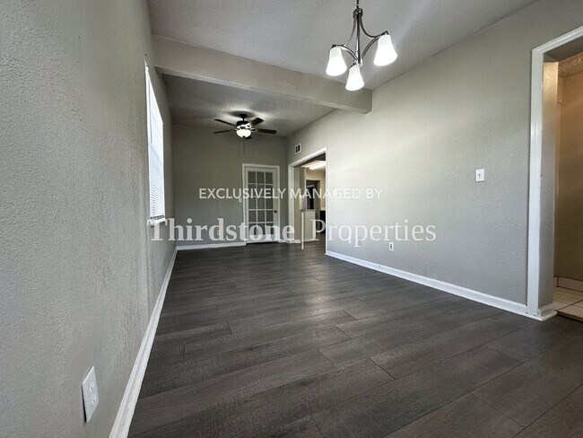 Foto del edificio - 5737 Carnation Rd