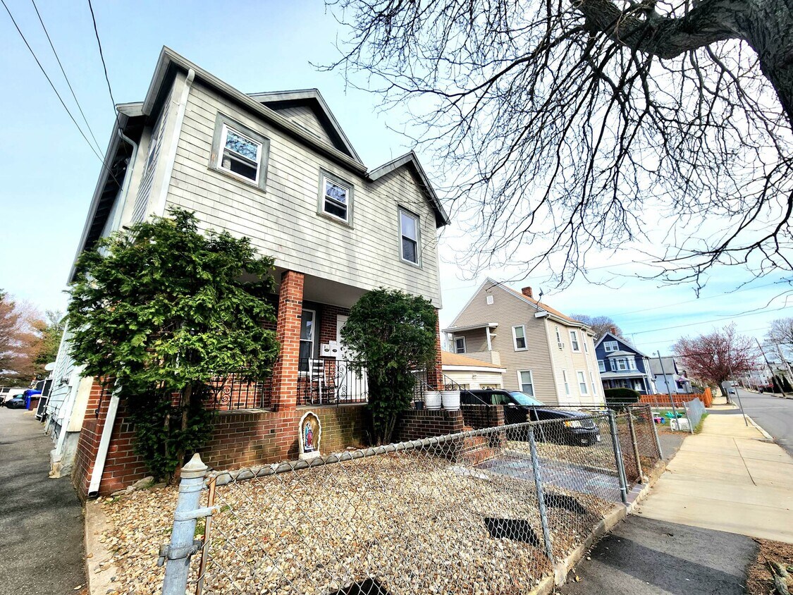 38 Henry St Unit 1, Malden, MA 02148 Condo for Rent in Malden, MA