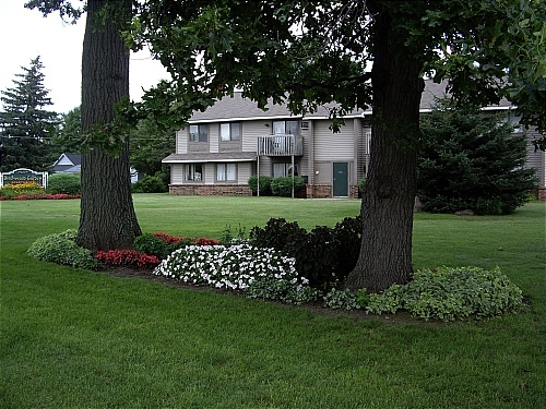 Primary Photo - Birchwood Garden Apartments