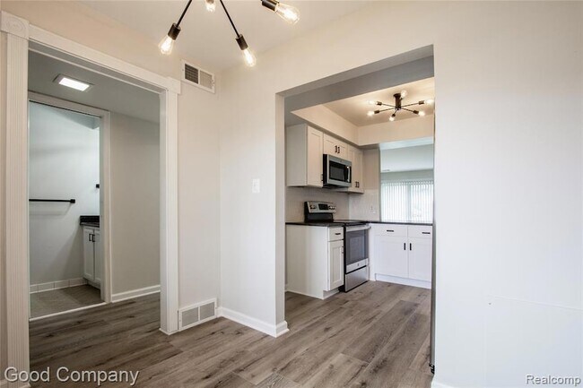 Foto del edificio - 850 N Main St