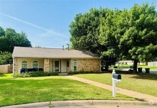 Building Photo - 1204 Mohawk Dr