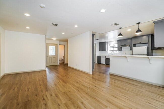 Foto del edificio - 6500 Lockhurst Dr