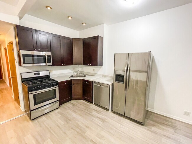 Foto del edificio - 2152 W Division St