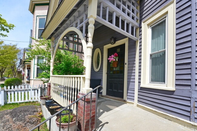 Photo - 75 Munroe St Apartments