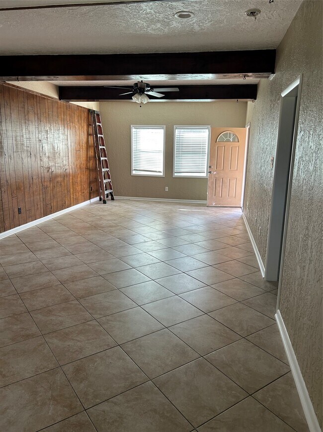 Foto del edificio - 16011 Mary Ann Ln