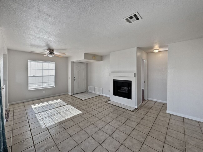 Building Photo - Beautiful 2B/2BA Condo in Rancho Penasquitos!