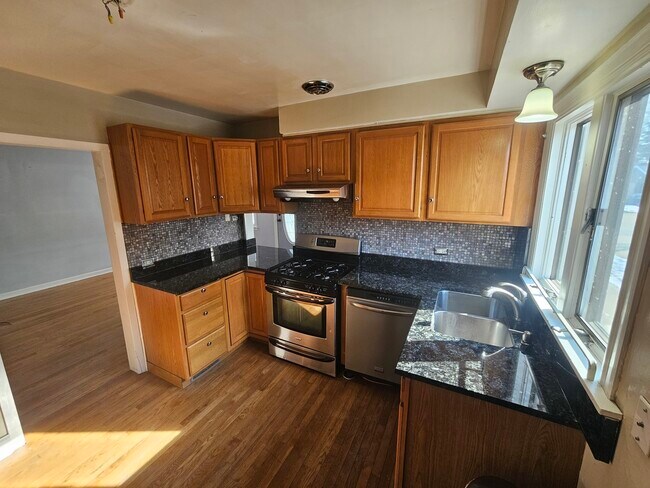 Foto del edificio - 902 Jeannette St