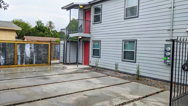 Building Photo - 917 Hendricks Ave