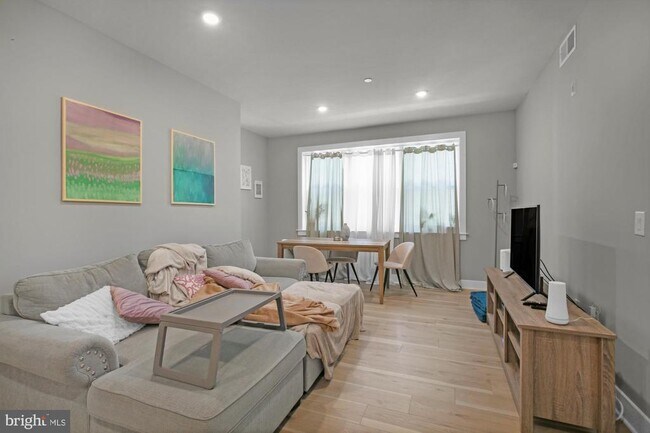 Foto del edificio - 2621 W Jefferson St