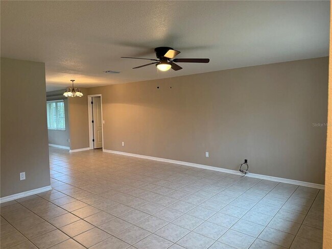 Foto del edificio - 21300 Washburn Ave