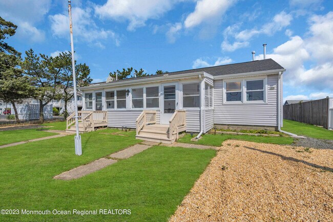 Building Photo - 428 E Bay Ave
