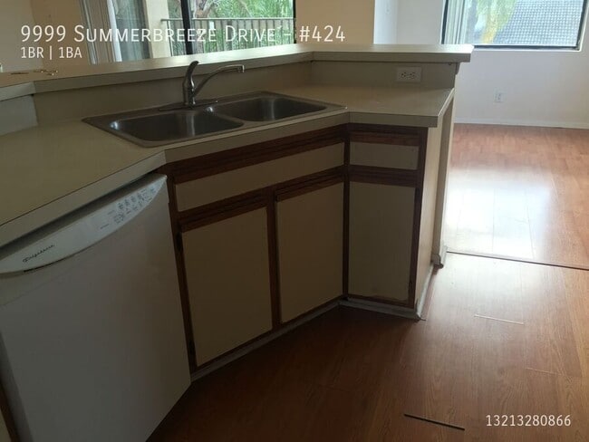 Building Photo - 9999 Summerbreeze Dr