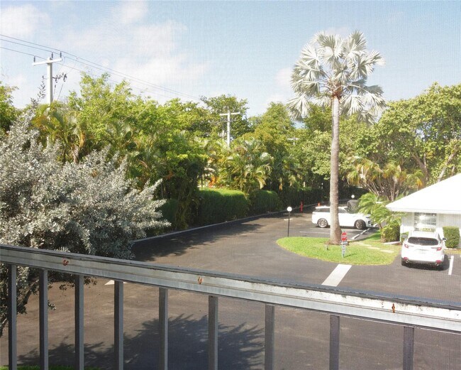 Foto del edificio - 6323 Bay Club Dr
