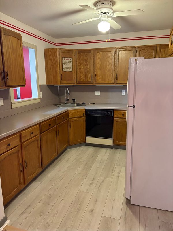 Foto del edificio - 1274 E Main St