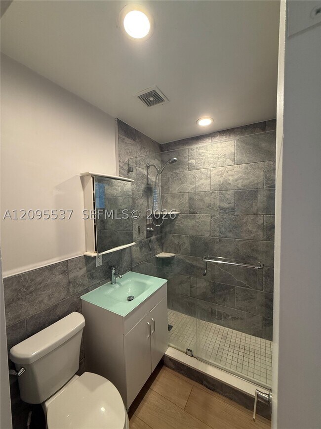 Foto del edificio - 1280 NE 105th St