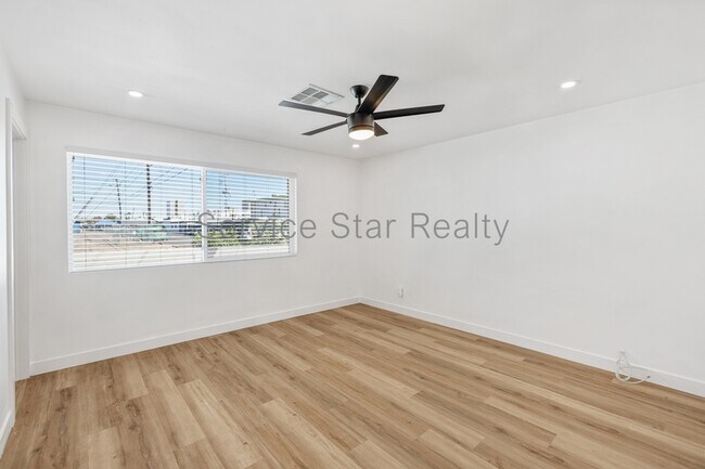 Building Photo - 4142 N 9th Ave
