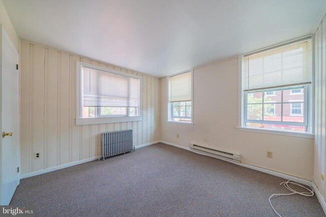 Building Photo - 121 E Gay St