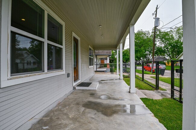 Foto del edificio - 1110 Louise St