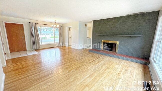 Photo - 1480 SW Huntington Ave. House