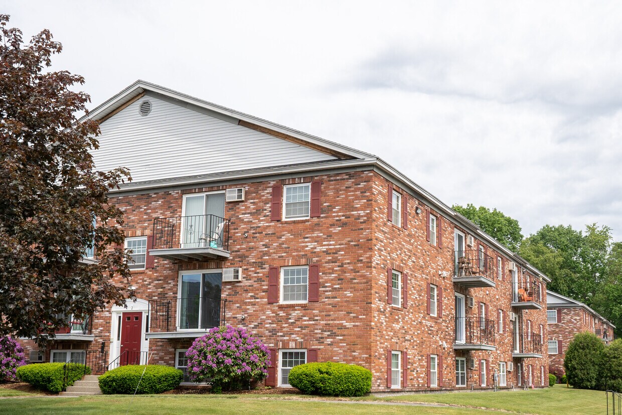 Highwood Village Apartments 174 Saint Anselms Dr Goffstown, NH