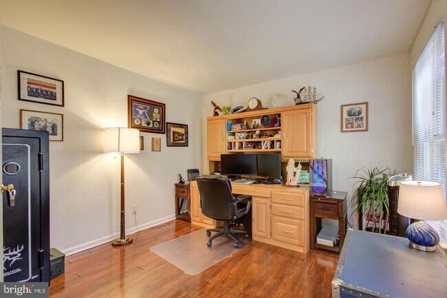 Building Photo - 6 Summerwood Dr