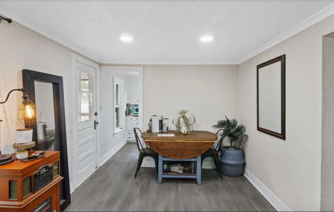 Building Photo - **Pending Application** Cute House in Mill...
