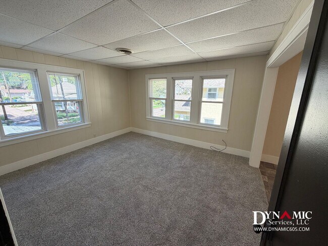 Foto del edificio - 713-715 W 16th St