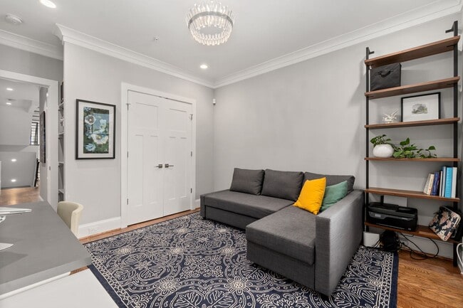 Building Photo - Recently renovated 3 bedroom condo in Columbia Heights