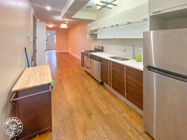 Foto del edificio - 11A Menahan St