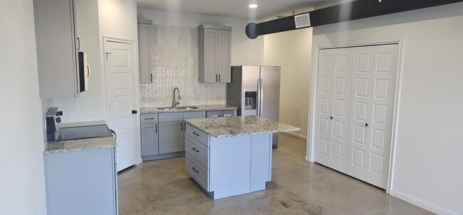 Building Photo - 211 E Lyndale Dr