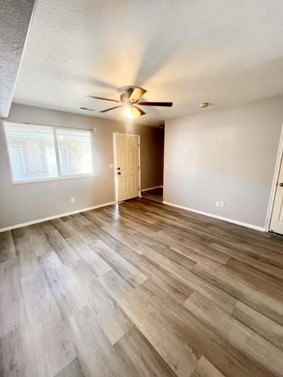 Foto del edificio - 1947 N 275 W