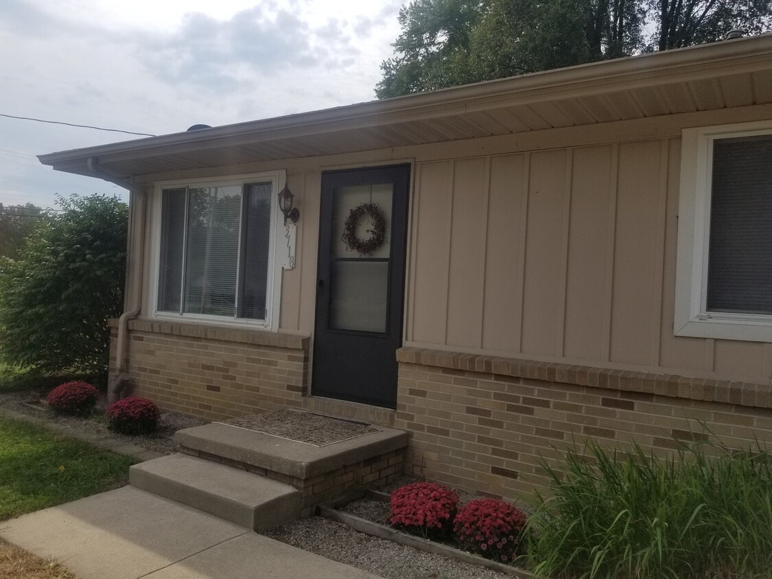 3718 W Temperance Rd, Lambertville, MI 48144 Townhome Rentals in