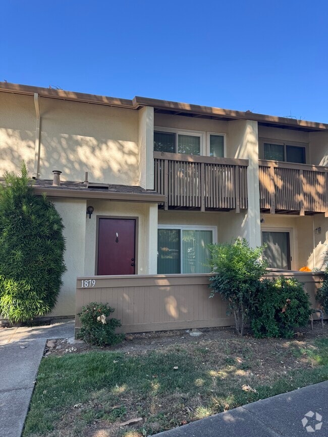 Building Photo - 1879 Pomar Way