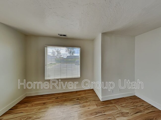 Building Photo - 238 Bliss Ct