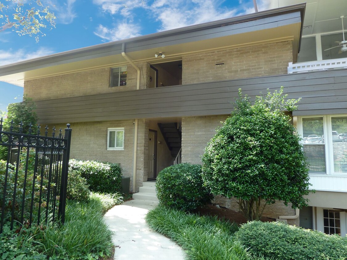 Foto principal - Charming Condo in Prime Sandy Springs Loca...