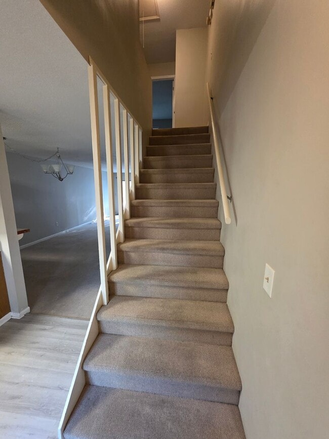 Building Photo - 454 Forest Hills Dr