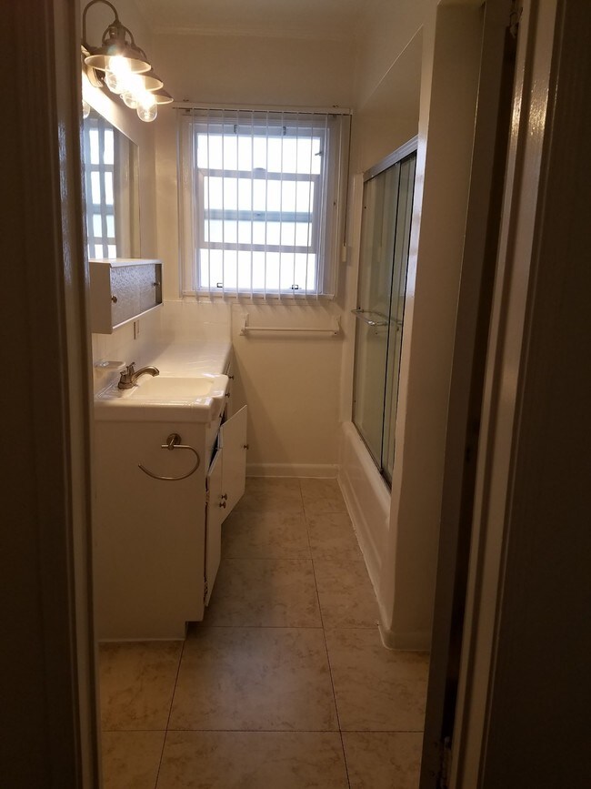 Foto del edificio - 6320 Whitsett Ave