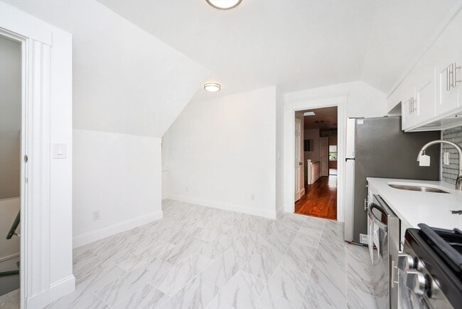 Building Photo - 5 Chauncy St