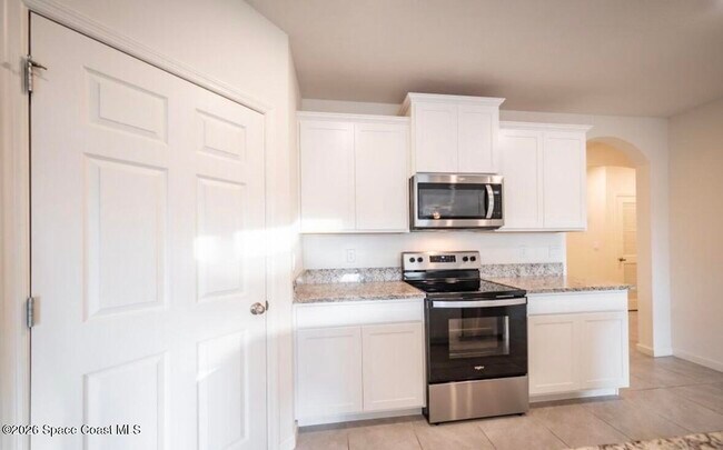 Building Photo - 487 Old Country