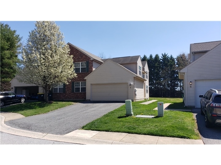 Primary Photo - 4 Saddle Ridge Ct