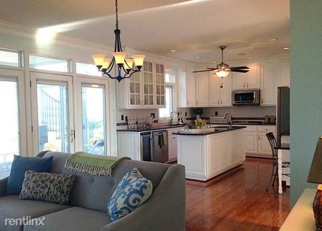 Building Photo - 3 br, 3 bath Apartment - 14 Bay Front Pl
