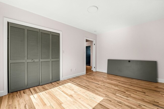 Building Photo - 14 N Glenway Ave