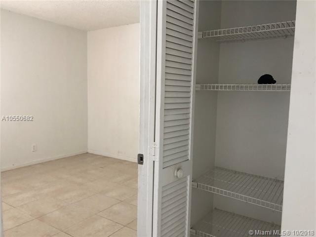 Foto del edificio - 4044 Lakeside Dr