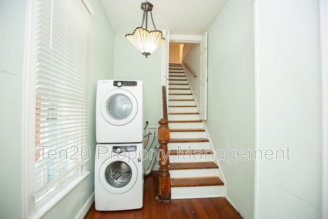 Building Photo - 811 3rd Ave