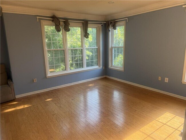 Foto del edificio - 3302 Westchester Ridge NE