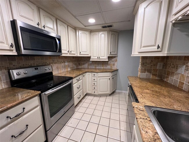 Building Photo - 8900 Keats Dr